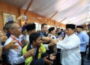 Momen Lebaran, Presiden Prabowo Sapa Langsung Masyarakat di Istana