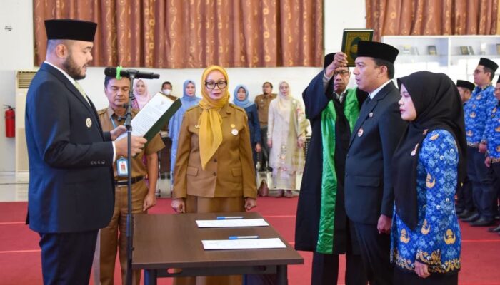 Wako Fadly Amran Lantik Empat Pejabat Tinggi dan 50 Kepsek di Lingkup Pemko Padang