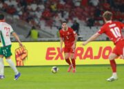 Pemain Timnas Indonesia Kevin Diks saat berupaya mengumpan bola pada Ole Romeny. (dok. istimewa)