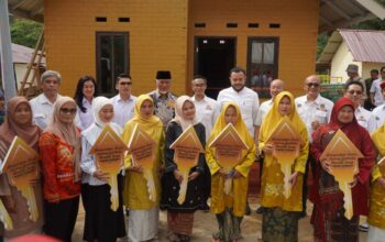 Penyerahan kunci huntap untuk korban terdampak bencana di Padang. (dok. istimewa)