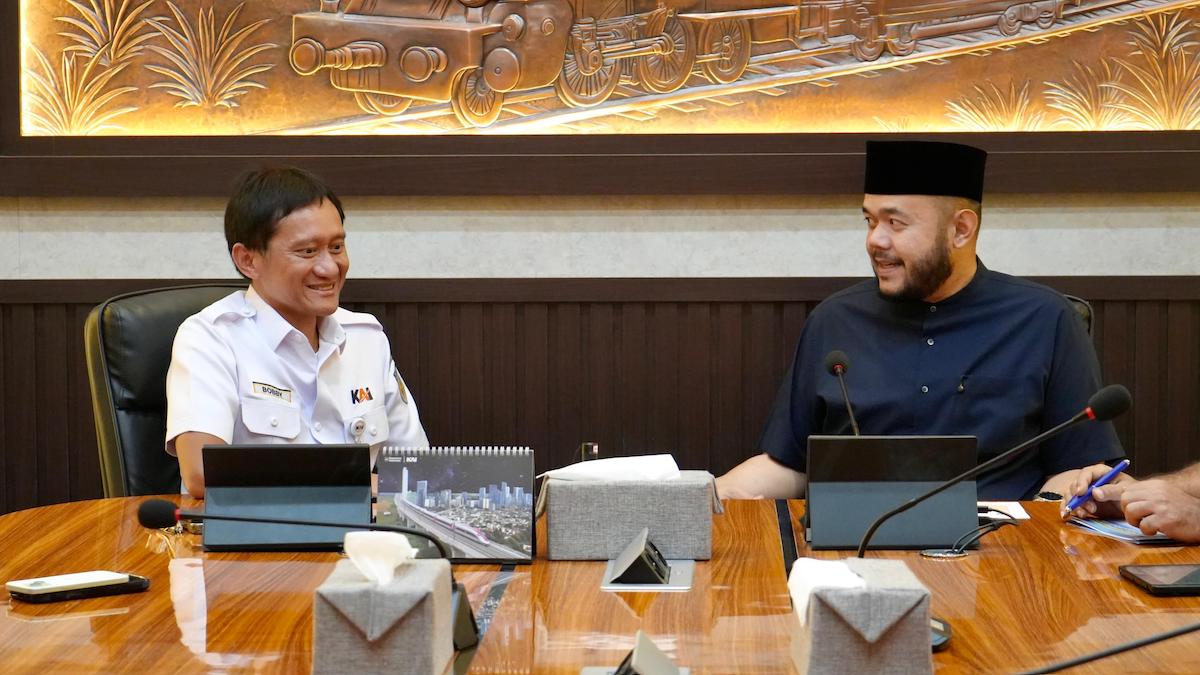 Pertemuan Dirut PT KAI Bobby Rasyidin dengan Wako Fadly Amran. (dok. istimewa)