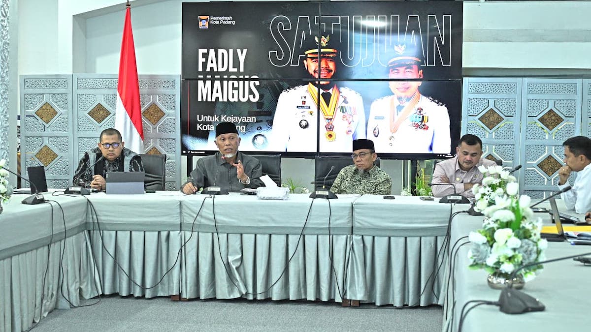 Pertemuan Gubernur Mahyeldi dengan jajaran Pemko Padang. (dok. istimewa)