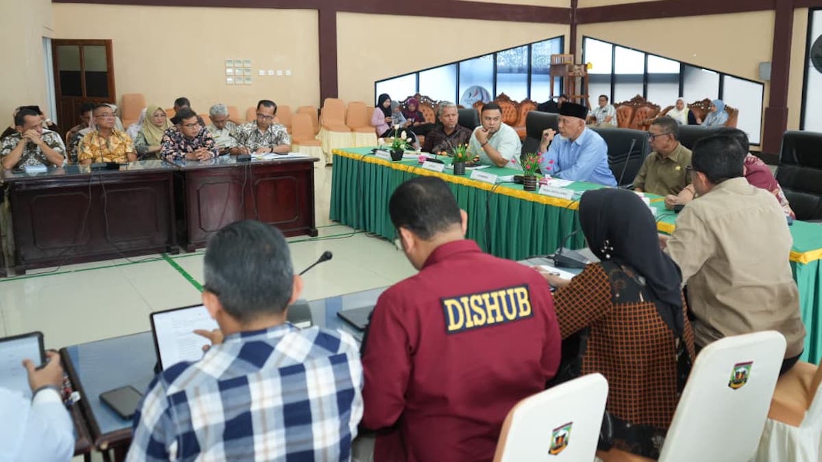 Rapat koordinasi Pemprov Sumbar dengan Pemkab Sijunjung. (dok. adpsb)