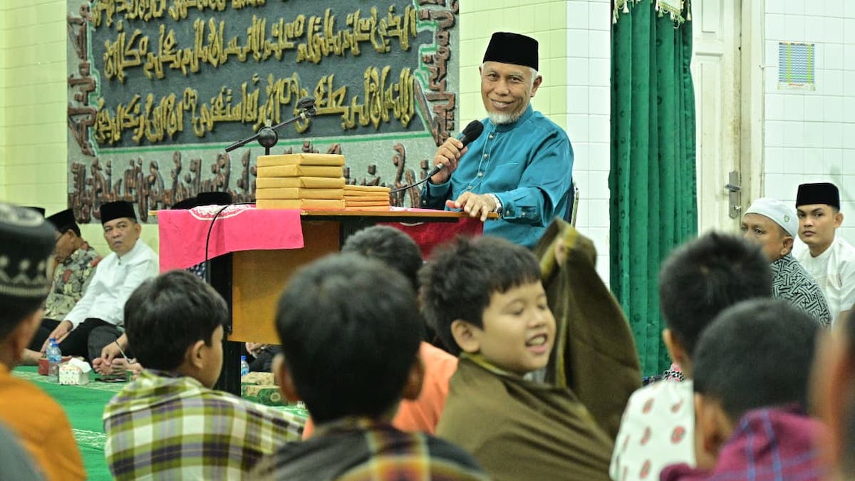 Safari Ramadan Gubernur Mahyeldi di Pariaman Tengah. (dok. istimewa)