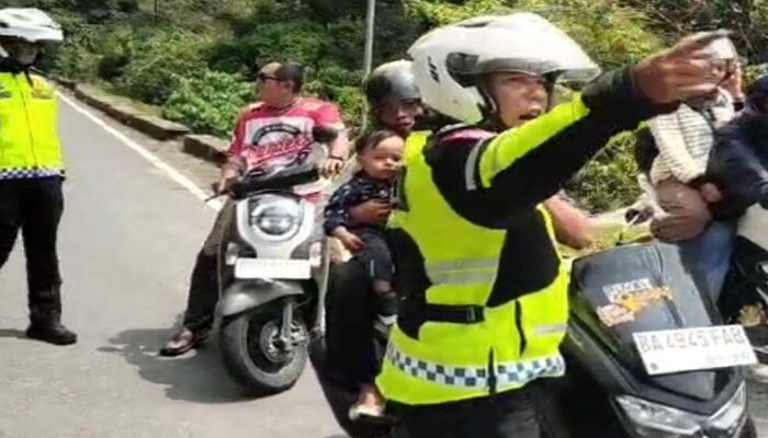 Polisi Tertibkan Pelanggar One Way di Jalur Padang–Bukittinggi