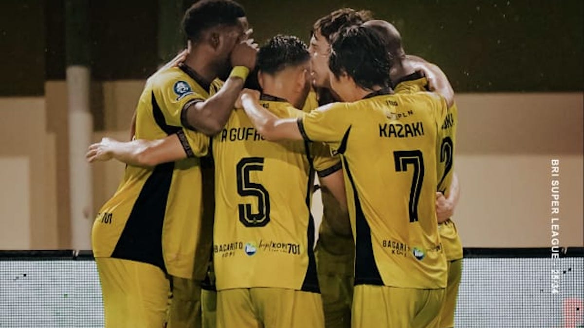 Selebrasi pemain Semen Padang FC usai memenangkan laga melawan PSBS Biak. (dok. IG SPFC)