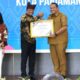 Wako Yota Balad terima penghargaan dari Menkum terkait Posbankum. (dok. istimewa)