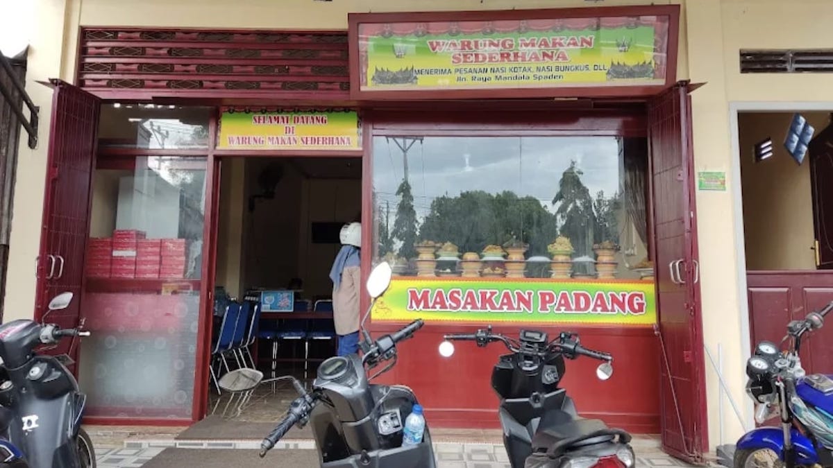 Warung Padang di Merauke. (dok. istimewa)