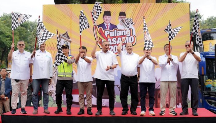 Andre Rosiade Lepas 100 Bus Pulang Basamo dari Gedung DPR/MPR RI