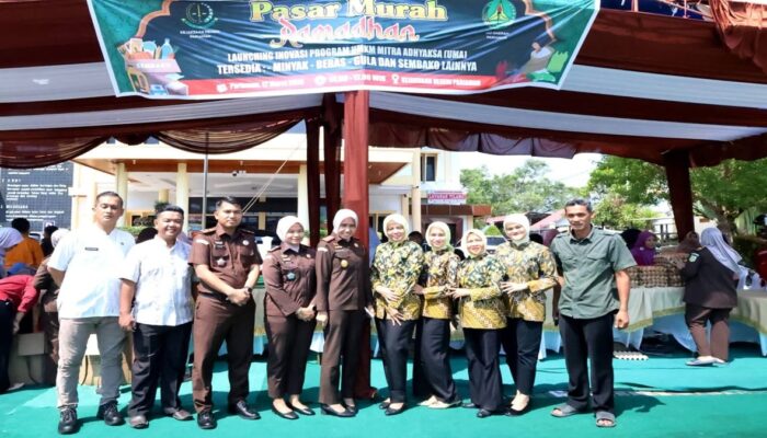 Stabilkan Harga Sembako, Kejari Pariaman Gelar Pasar Murah Ramadan