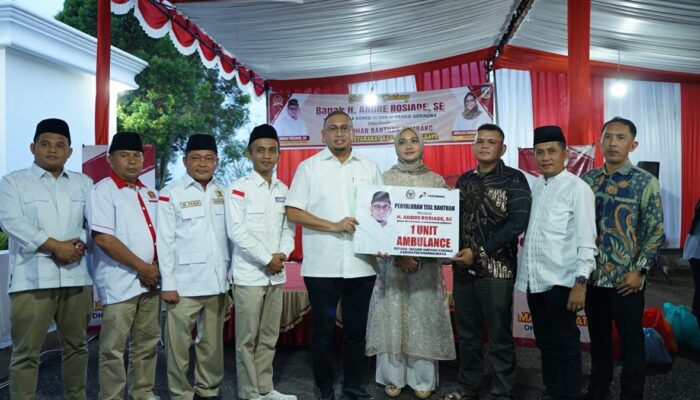 Andre Rosiade Serahkan Ambulans untuk Warga Nagari Ampang Kuranji Dharmasraya