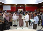 Ratusan Pendidik di Pariaman Dapat Bantuan Ramadan dari Anggota DPR RI