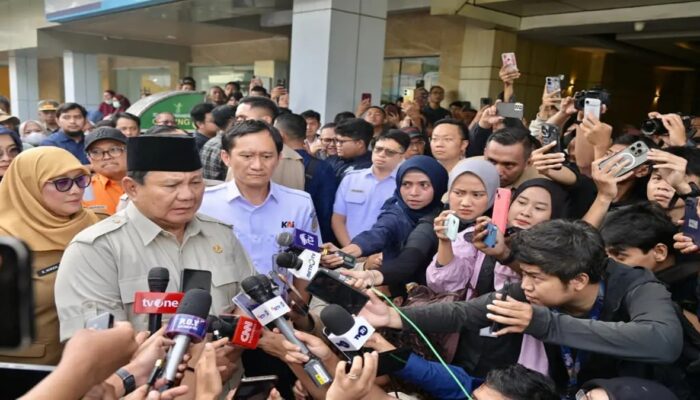 Jenguk Korban Kecelakaan KA di Bekasi, Presiden Prabowo Sampaikan Belasungkawa