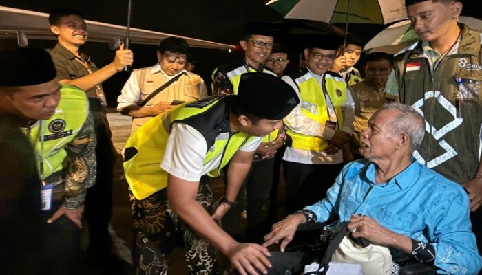 Wagub Lepas Jemaah Haji Kloter Pertama Embarkasi Padang, Minta Doakan Sumbar Pulih dari Bencana