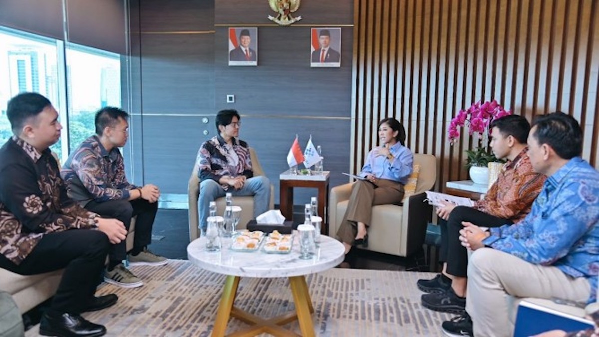 Menkomdigi Meutya Hafid saat menerima audiensi startup Gambit Hunter dan Ambisius Lab di Kantor Kementerian Komdigi, Jakarta Pusat, Jumat (10/04/2026). (Foto: Ahmad Tri Hawaari/Komdigi)