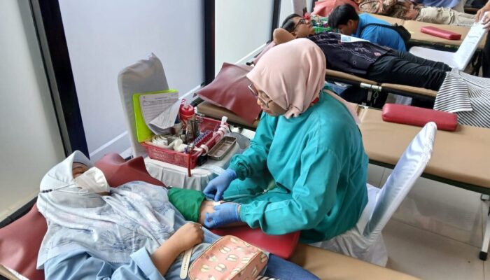 HUT ke-64 Bank Nagari, Aksi Donor Darah Perkuat Kepedulian Sosial dan Bantu Stok PMI Padang