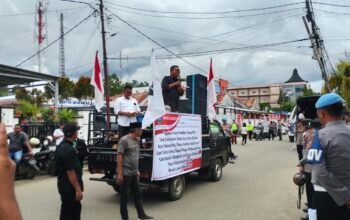 Demonstrasi di depan Kejari Gunungsitoli. (dok. istimewa)