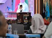 Gubernur Mahyeldi beri sambutan di sidang paripurna DPRD Sumbar. (dok. adpsb)