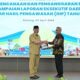 Gubernur Mahyeldi serahkan laporan LED kepada BPKP Sumbar. (dok. istimewa)