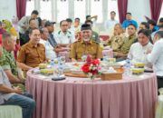 Halal bihalal KONI Sumbar dengan Gubernur Mahyeldi dan pengurus cabor serta atlet. (dok. istimewa)