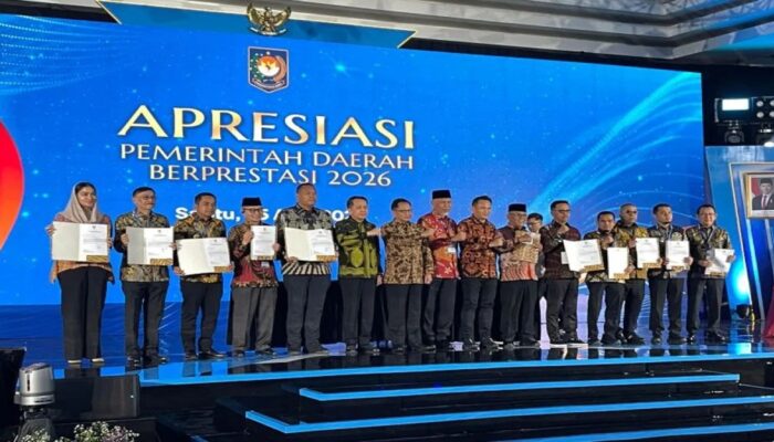 Gubernur Mahyeldi Hadiri Apresiasi Pemda Berprestasi, Tiga Daerah Sumbar Raih Penghargaan