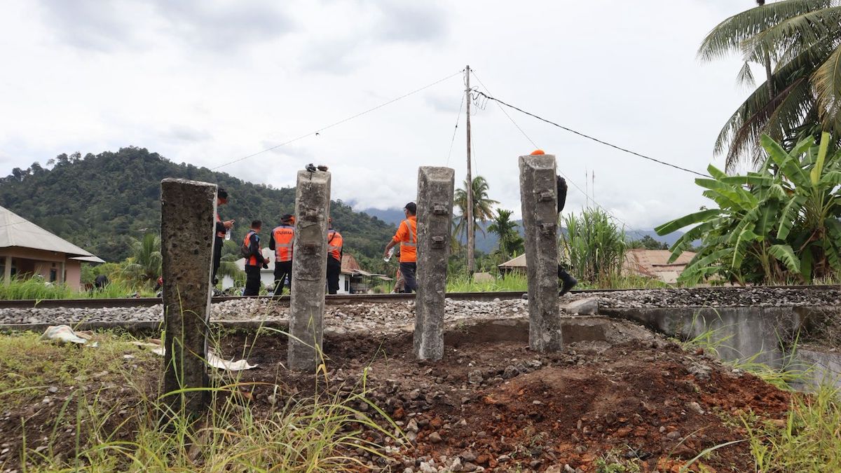 KAI Divre II Sumbar menutup perlintasan sebidang di jalur Pauhlima-Indarung. (dok. istimewa)