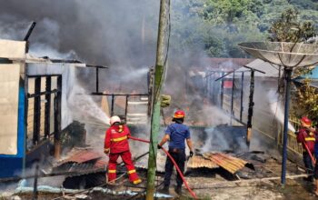Kebakaran satu unit rumah di Seberang Padang. (dok. istimewa)