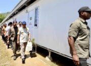 Ketua Satgas PRR Tito Karnavian meresmikan 200 unit hunian sementara (huntara) di Simarpinggan, Tapanuli Selatan, Kamis (5/2/2026). (Dok. Kemendagri)