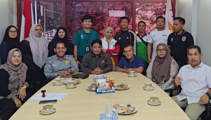 Ketua KONI Sumbar Lepas Kontingen PABSI ke Kejurnas Angkat Besi Senior 2026