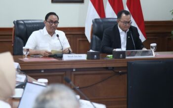 Kepala BNN RI, Suyudi Ario Seto, dan Kepala BRIN, Arif Satria melakukan audiensi guna memperkuat kolaborasi strategis dalam bidang riset dan pemanfaatan teknologi guna menghadapi dinamika ancaman narkotika, bertempat di Gedung BJ Habibie, Jakarta Pusat, pada Rabu (15/4/20260. (Foto: Dok. Humas BNN)