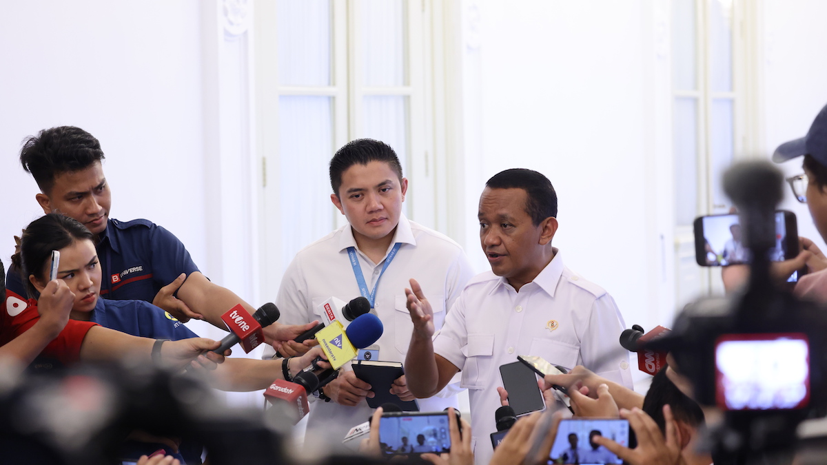 Menteri ESDM Bahlil Lahadalia dan Seskab Teddy. (dok. istimewa)