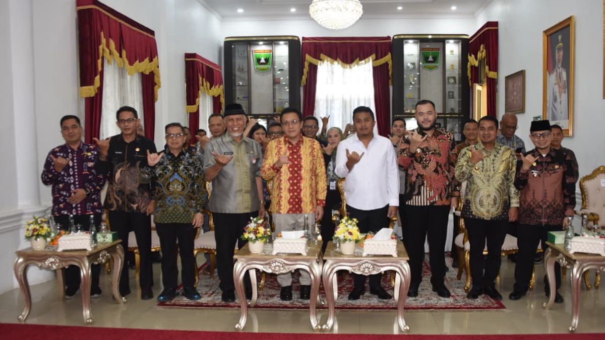 PKS antara Pemprov Sumbar dan Pemko Padang. (dok. istimewa)