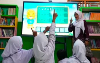 Papan tulis interaktif untuk pembelajaran. (dok. istimewa)