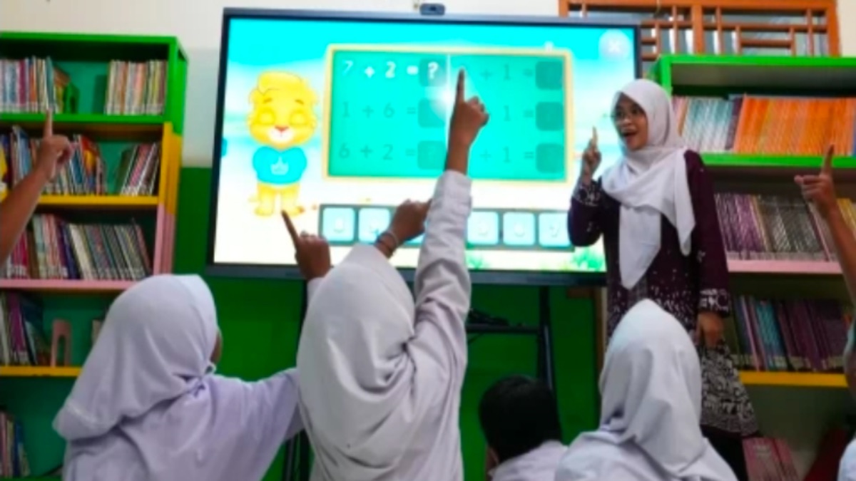 Papan tulis interaktif untuk pembelajaran. (dok. istimewa)