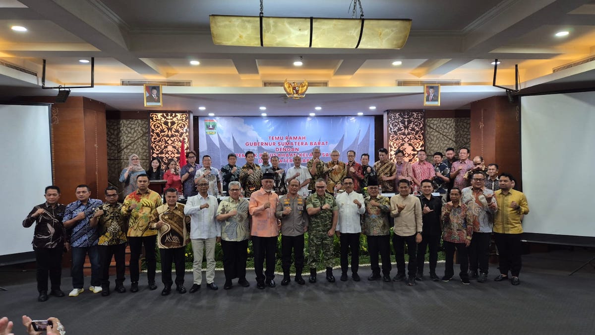 Pertemuan Pemprov Sumbar dan Forkopimda dengan pengusaha kelapa sawit di Sumbar. (dok. istimewa)