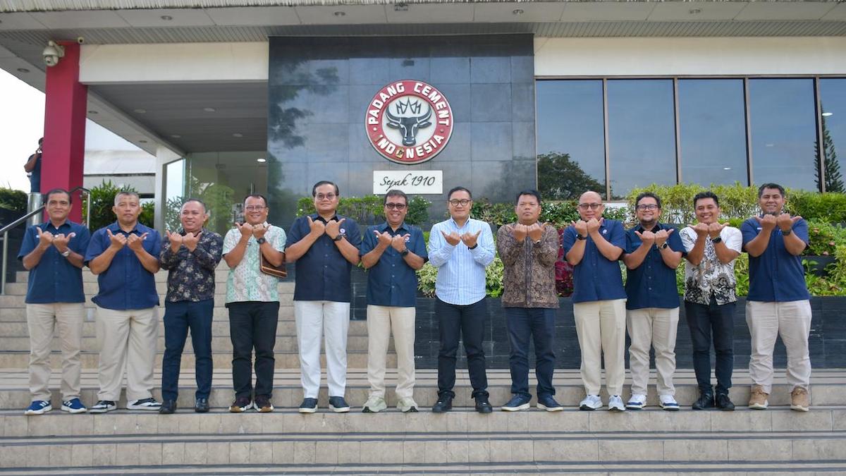 Pertemuan jajaran direksi PT Semen Padang dengan Bupati Mentawai dan Wakilnya di Plaza Semen Padang. (dok. istimewa)