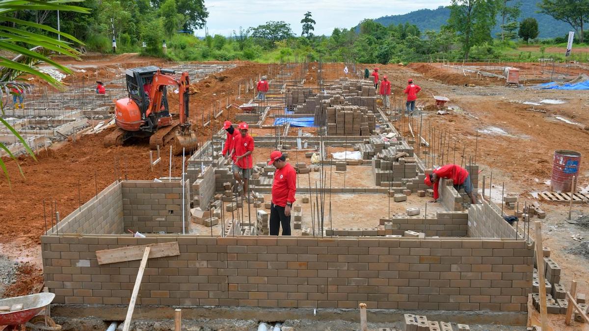 Proses pembangunan hunian menggunakan sepablock. (dok. istimewa)