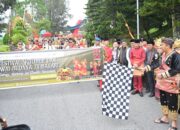 Wagub Sumbar Vasko Ruseimy membuka Pawai Budaya di Kabupaten Solok. (dok. istimewa)