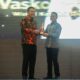 Wagub Vasko dapat penghargaan Jurnalis Parlemen Awards. (dok. istimewa)