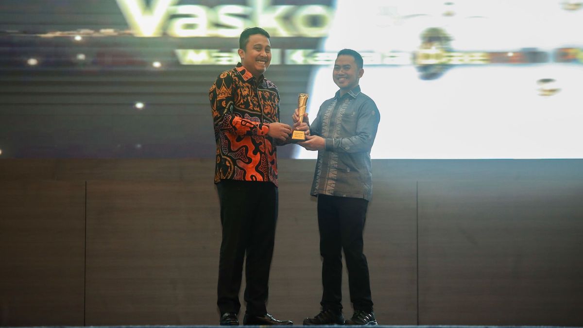 Wagub Vasko dapat penghargaan Jurnalis Parlemen Awards. (dok. istimewa)