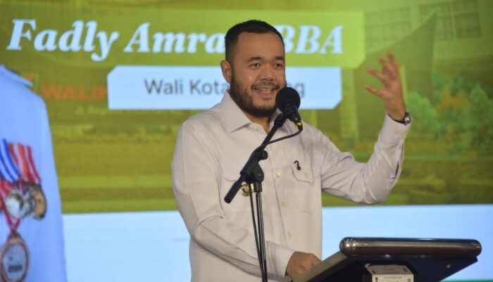 500 Kepala Sekolah se-Kota Padang Dilatih Menggunakan AI