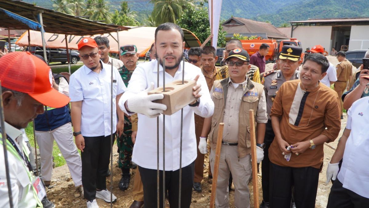 Wako Fadly Amran meletakkan batu pertama huntap di Kuranji dari BNPB. (dok. istimewa)