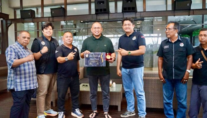 All Out Bantu Penanganan Bencana, Andre Rosiade Terima Medal of Honor dari Jaringan Pemred Sumbar