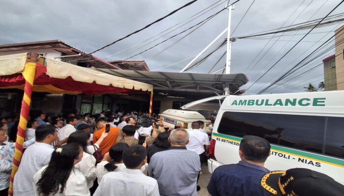 Isak Tangis Warnai Pemakaman Anak Wawako Gunungsitoli, Ketua DPRD dan Wali Kota Kuatkan Keluarga