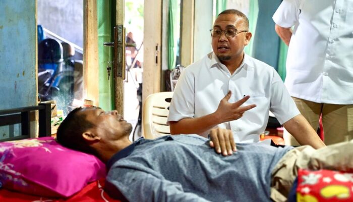 Andre Rosiade Beri Bantuan untuk Sopir Mobil Box Penderita Saraf Kejepit di Nanggalo Padang