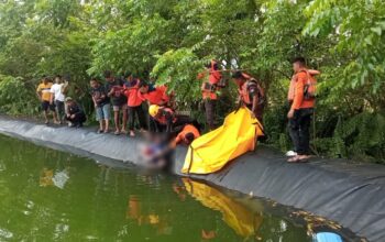 Evakuasi mayat bocah di Ketaping, Kabupaten Padang Pariaman. (dok. istimewa)