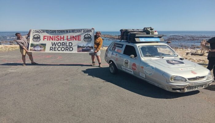 Petualangan Gila: Mobil Roda Tiga Tua Jelajahi 22 Negara di Afrika