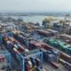 Aktivitas logistik dan perdagangan nasional menunjukkan tren positif pada awal 2026. Hingga April 2026, arus peti kemas yang dilayani PT Pelabuhan Indonesia (Persero) atau Pelindo mencapai 6,42 juta Twenty-foot Equivalent Units (TEUs), meningkat sekitar 7 persen dibandingkan periode yang sama tahun sebelumnya sebesar 5,99 juta TEUs. (Foto: PT Pelindo/Humas Kementerian Perhubungan)