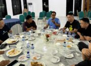 Bupati Mentawai RInto Wardana saat bercengkrama dengan jajaran KONI Sumbar. (dok. istimewa)