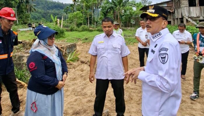 Bupati Hendrajoni Tekankan Kualitas Pembangunan Jembatan Gantung Koto Pulai